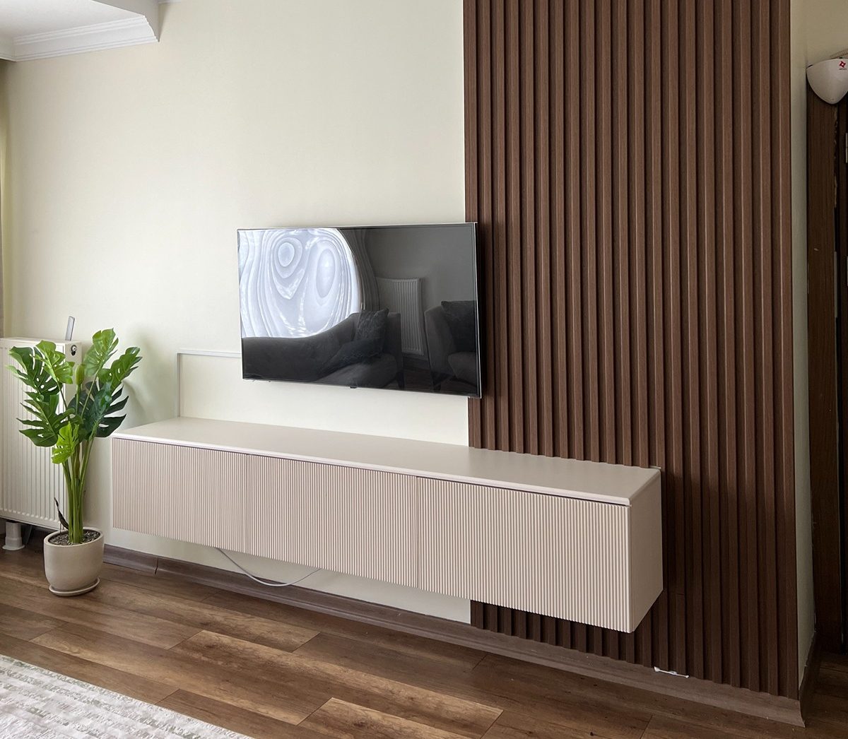 TV ÜNİTE ÇITASI - LAMBİRİ